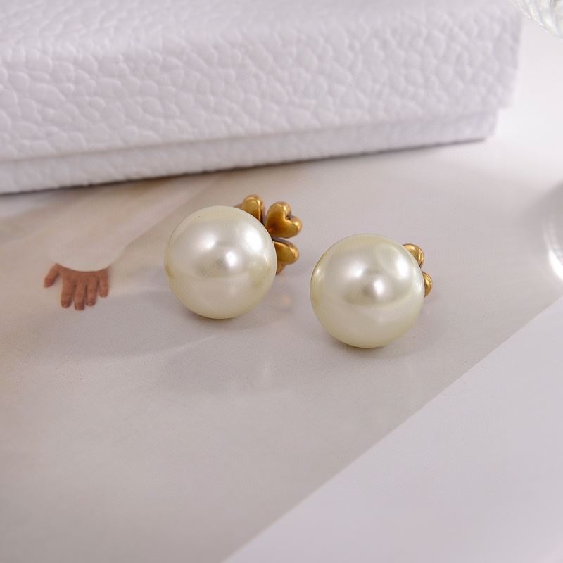 chr1st1an D10r earrings